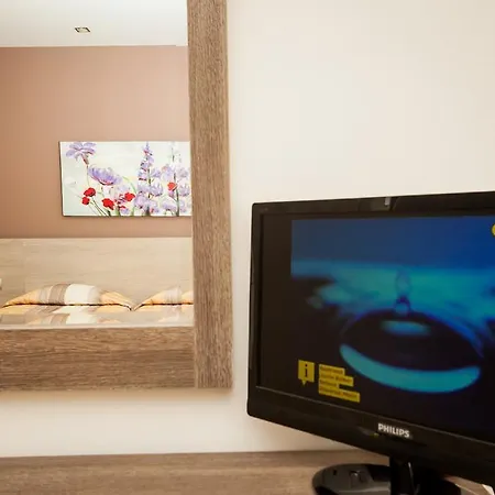 Crystallo Apartments Paphos Room photo